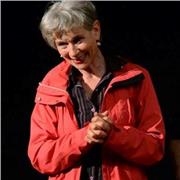 Insegnante spettacolare di lingua inglese aiuta l'apprendimento con creatività